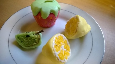 Cake pops decorated as fruit